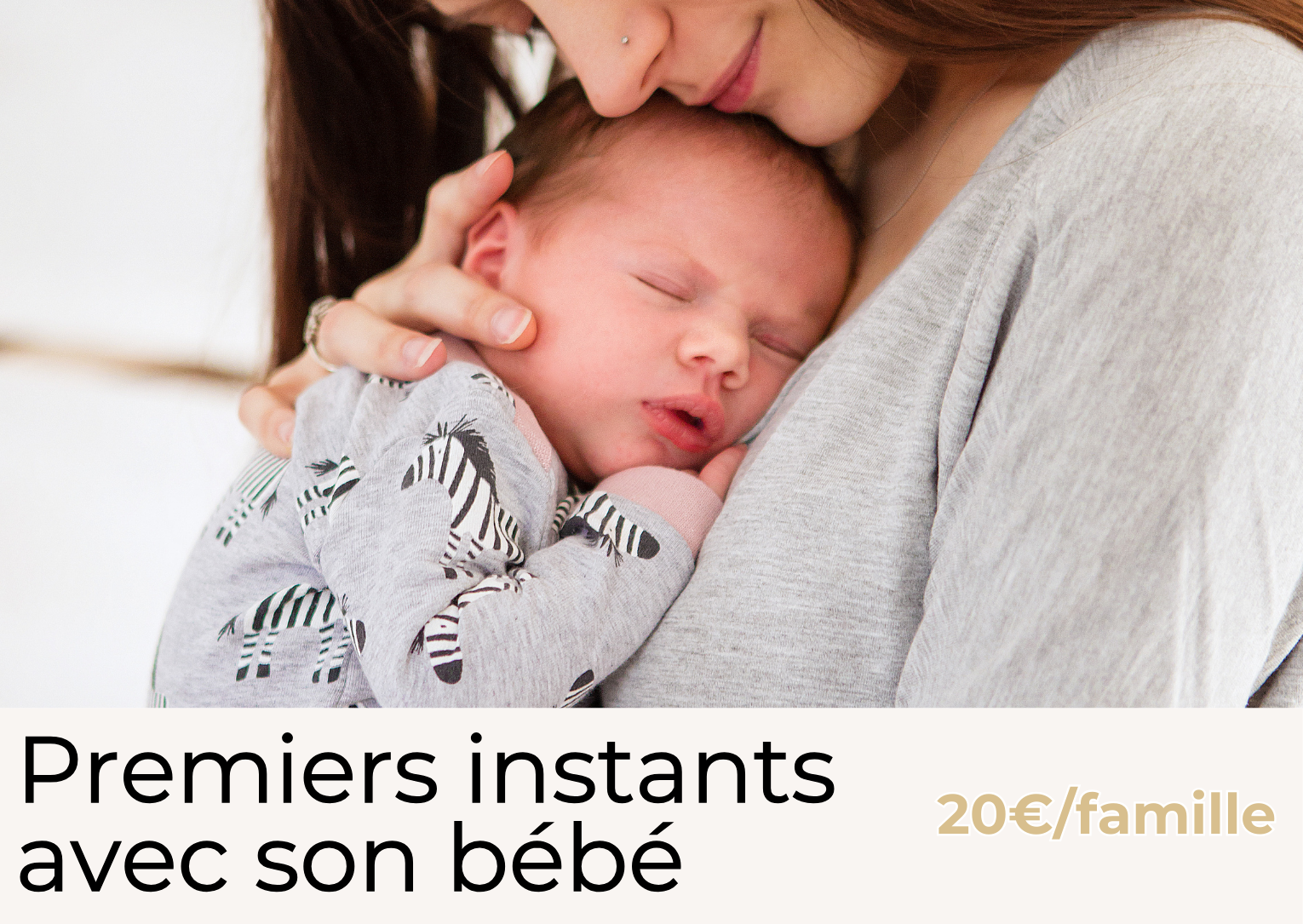 atelier premiers instants avec bébé, bébé contre son parent, tarif de l'atelier 20 euros par famille